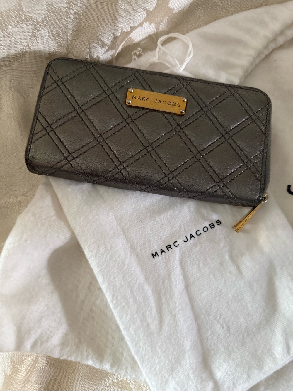 Marc Jacobs Quilted Zip Wallet - Metallic Silver